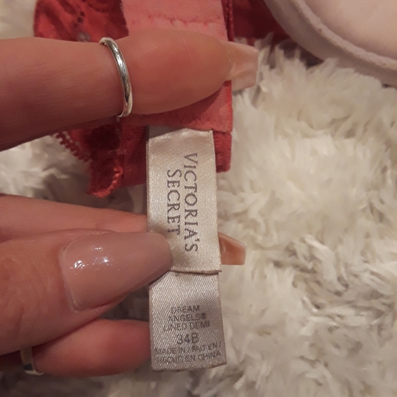 Victoria's Secret red lace bra - Picture 3 of 3